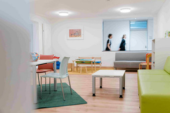 Wartebereich KJPP Regensburg (Frank Hübler/medbo)