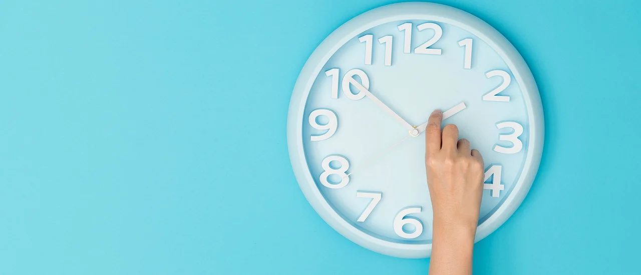 In der Nacht von Samstag auf Sonntag wird wieder an den Zeigern gedreht. Eine Stunde „weniger“ – das kann auch die innere Uhr aus dem Gleichgewicht bringen. Bild: medbo KU / Andre Bonn via Fotolia