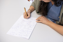 Im medbo Bairischkurs gibt es ein umfangreiches Handout mit bairischen Begriffen rund um Bedürfnisse, Beschwerden und Emotionen