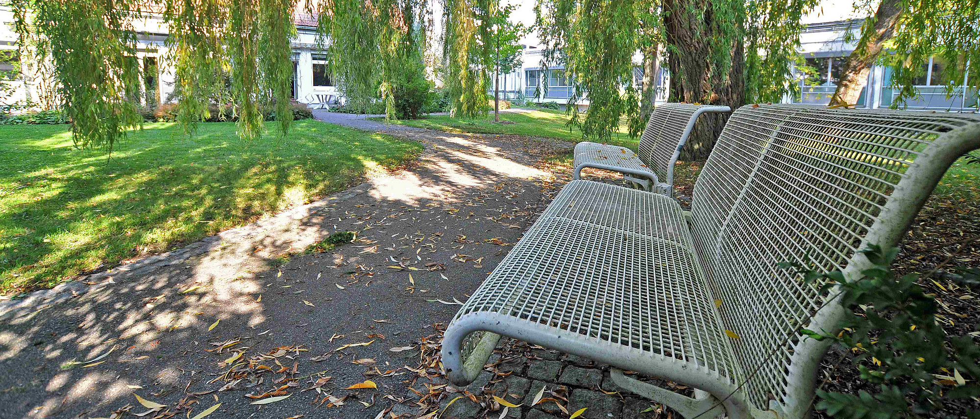 Park des Neurologischen Spezialpflegeheims Regensburg (Frank Hübler | medbo)