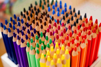 medbo Kinder- und Jugendpsychiatrie Weiden - Tagesklinik Kleinkinder Spielzimmer Buntstifte (Frank Hübler | medbo)