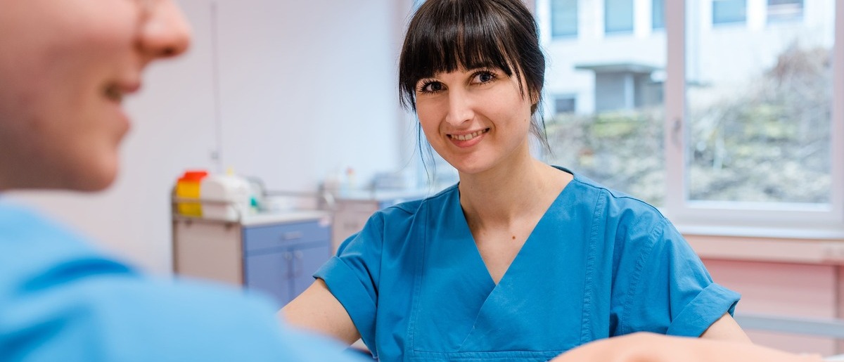 Ausbildung zur Pflegefachfrau im Skills Lab der medbo Pflegeschulen (medbo | Frank Huebler)