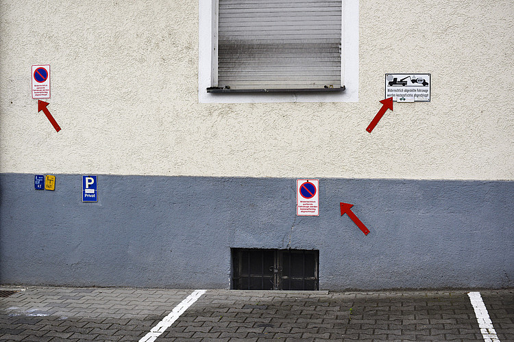 Urban Structures - Drei rote Pfeile (Katharina Tenberge-Holzer)