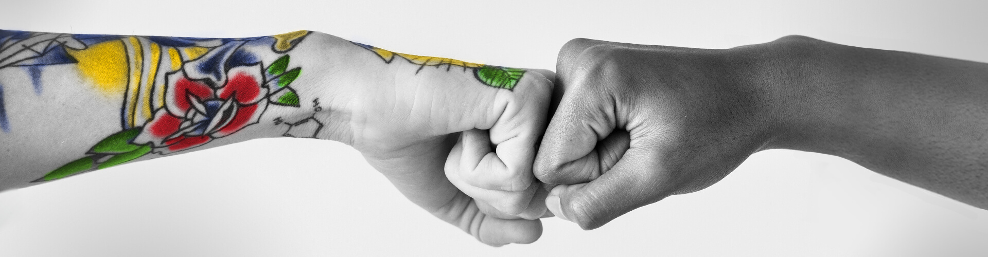 Fistbump (rawpixel/iStock)